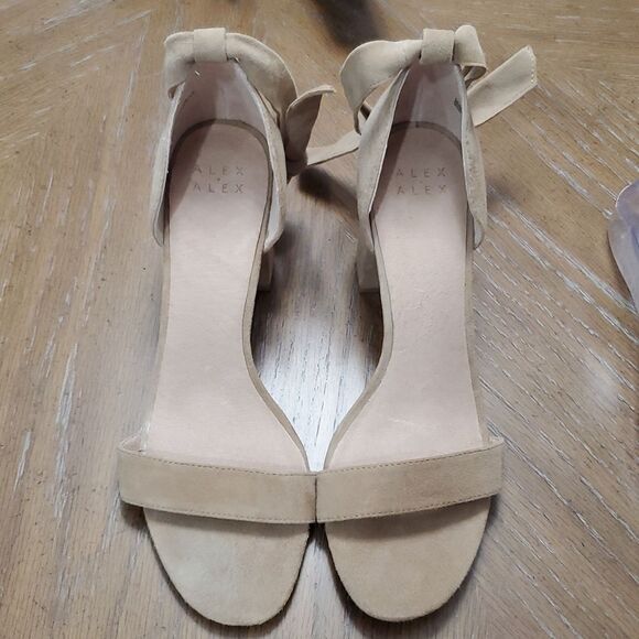 Alex & Alex(Saks Fifth Avenue)Suede Tan Stacked Heels with Embroidery , Size 10 - Picture 9 of 9